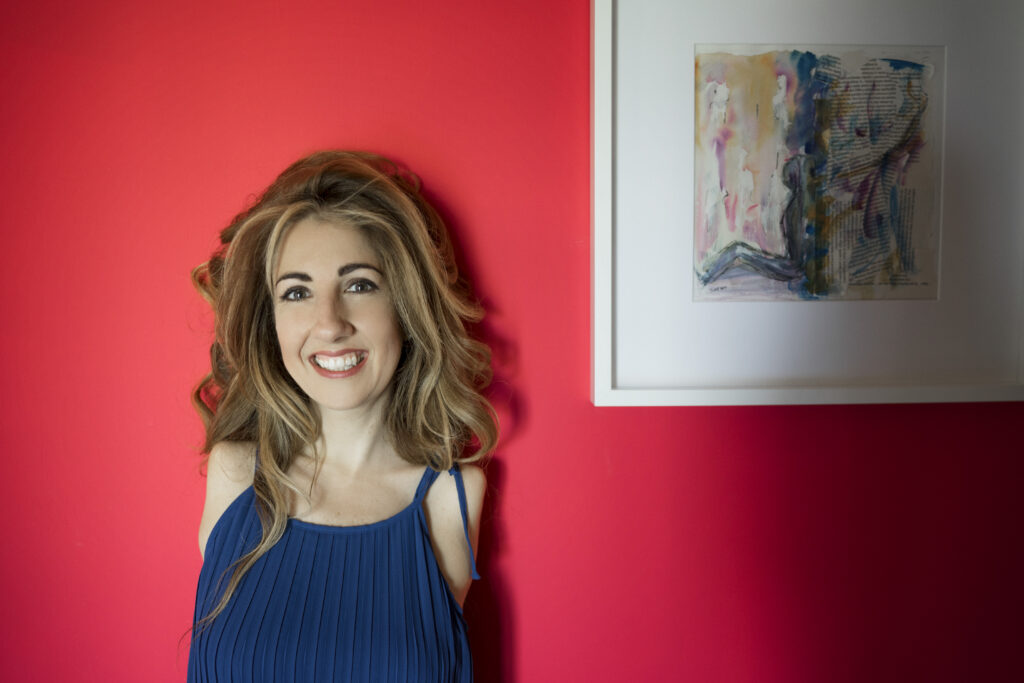 ritratto di simona atzori che sorride